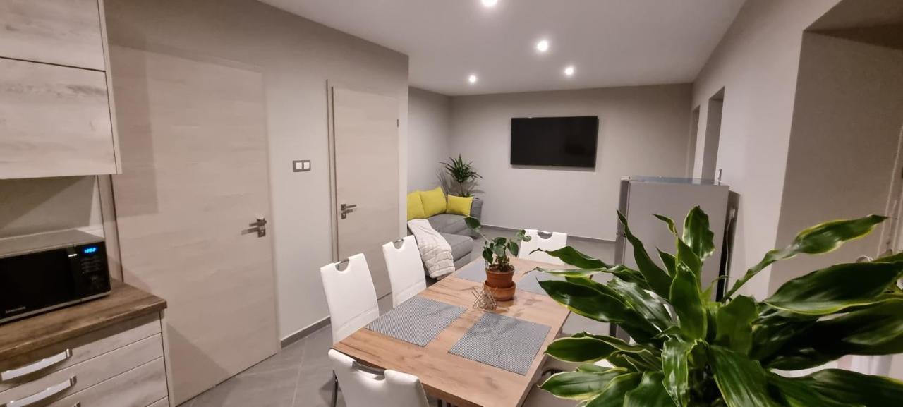 Hos-Cegledi Vendeghaz Miskolc -Oenallo Otthon, Mely Csak Az Oenoeke Exteriér fotografie