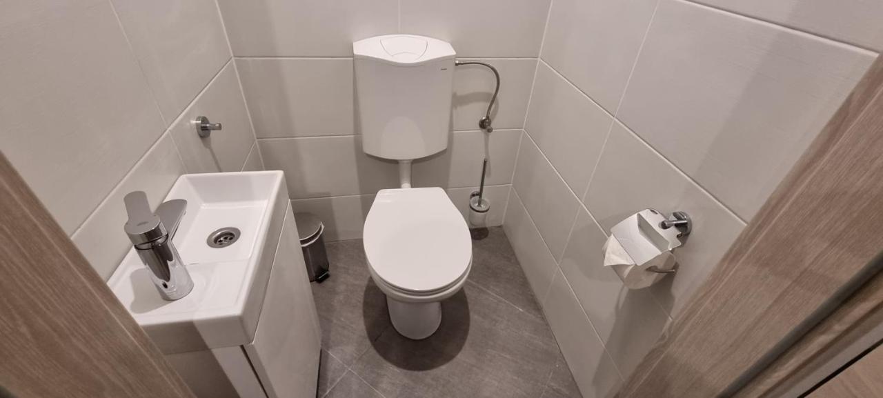Hos-Cegledi Vendeghaz Miskolc -Oenallo Otthon, Mely Csak Az Oenoeke Exteriér fotografie